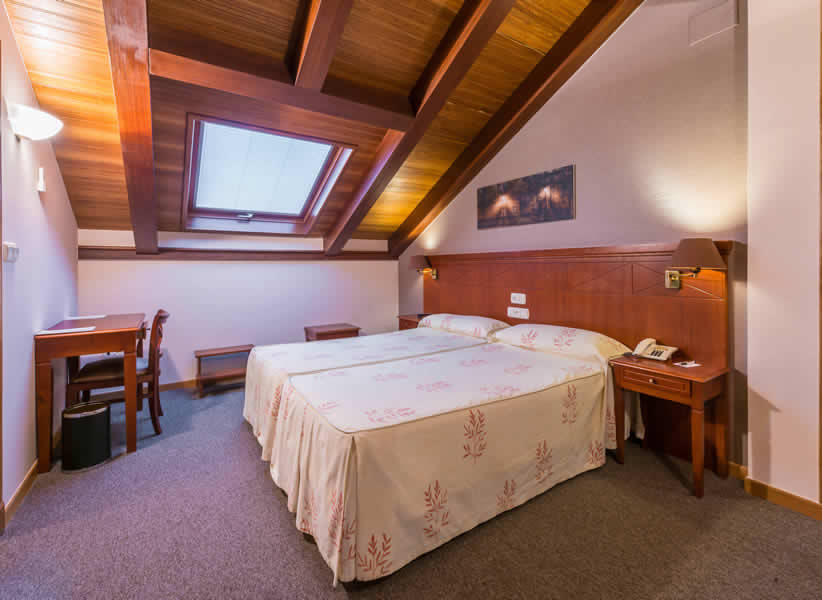 Habitación buardilla en el Hotel Herradura, Santiago de Compostela